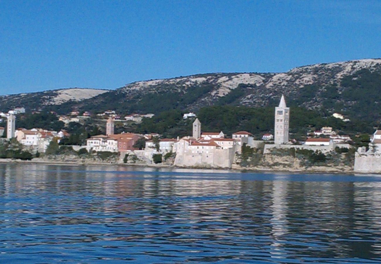 Appartement à Rab - Appartement dans Rab avec vue mer, Balcon, WIFI, Machine à laver (3728-1)