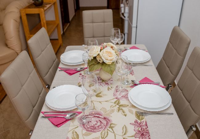 Appartement à Mundanije - Appartement dans Mundanije avec vue mer, terrasse, Climatisation, WIFI (3748-1) Appartement à Mundanije - Appartement dans Mundanije avec vue mer, terrasse, Climatisation, WIFI (3748-1)