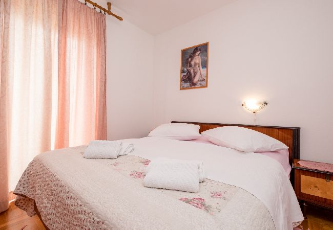 Appartement à Mundanije - Appartement dans Mundanije avec vue mer, terrasse, Climatisation, WIFI (3748-1) Appartement à Mundanije - Appartement dans Mundanije avec vue mer, terrasse, Climatisation, WIFI (3748-1)