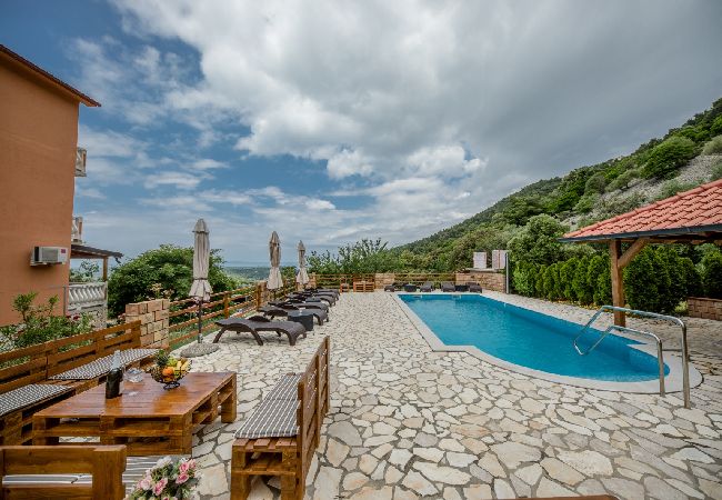 Appartement à Mundanije - Appartement dans Mundanije avec vue mer, terrasse, Climatisation, WIFI (3748-1) Appartement à Mundanije - Appartement dans Mundanije avec vue mer, terrasse, Climatisation, WIFI (3748-1)