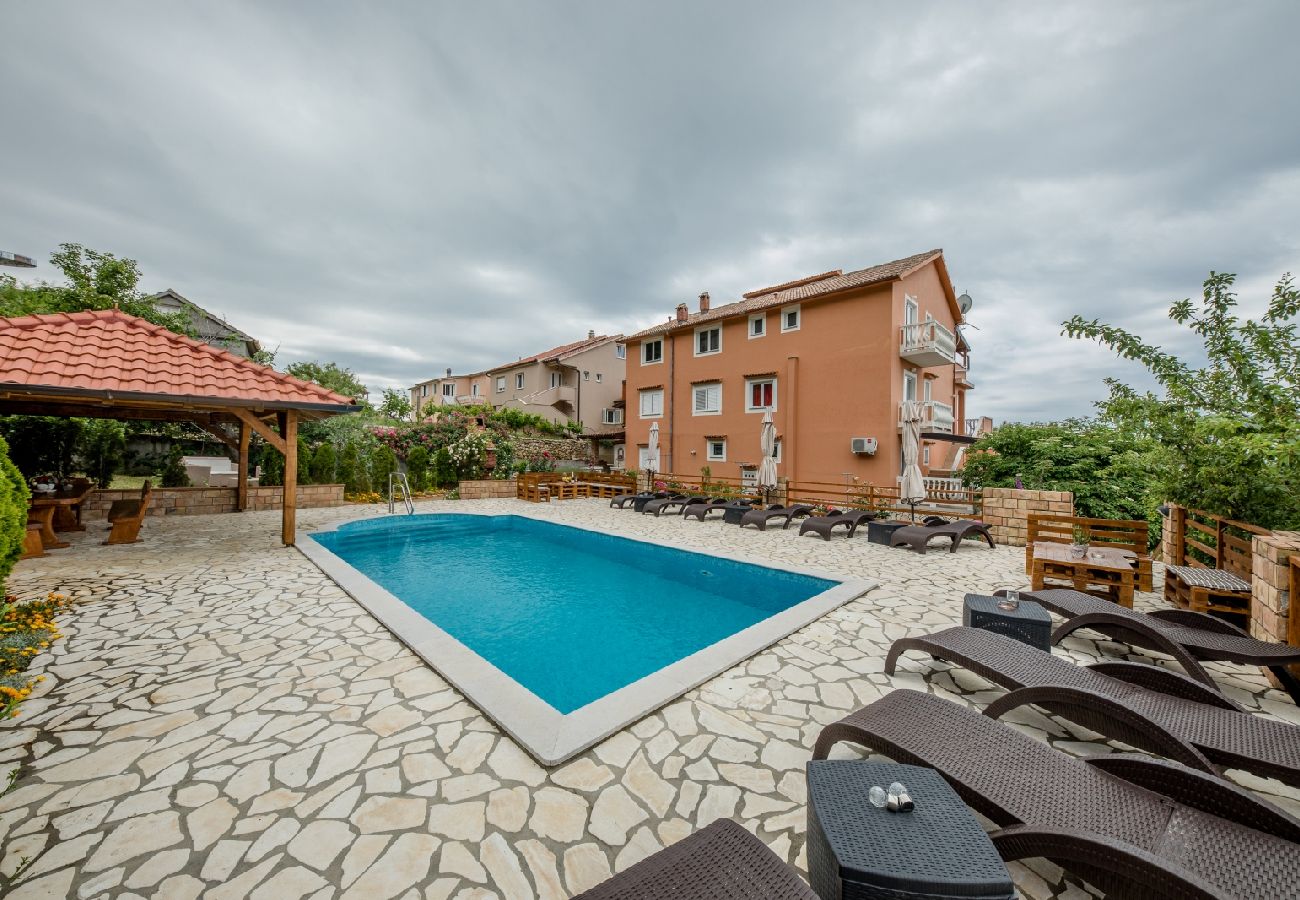 Appartement à Mundanije - Appartement dans Mundanije avec vue mer, terrasse, Climatisation, WIFI (3748-1)