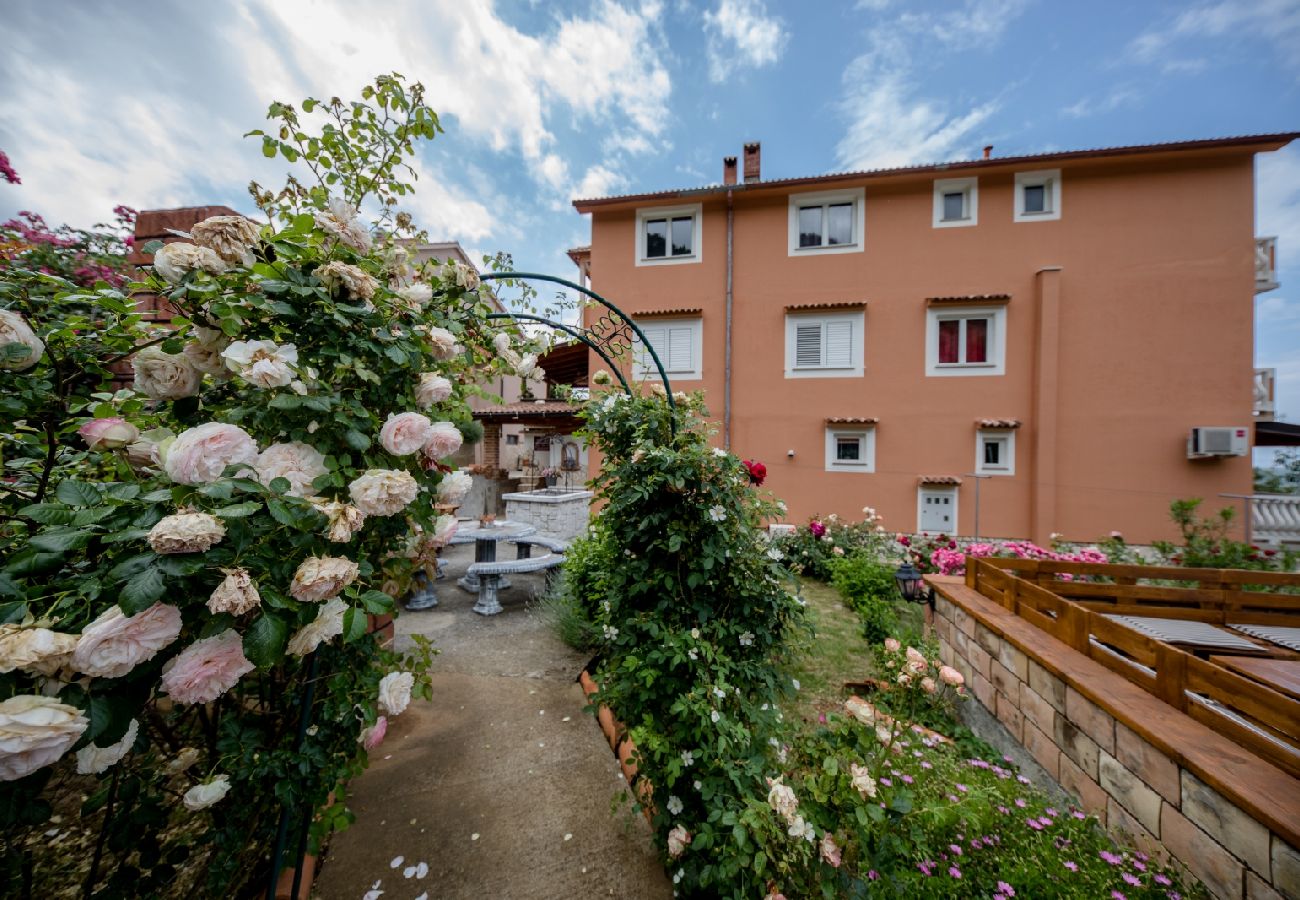 Appartement à Mundanije - Appartement dans Mundanije avec vue mer, terrasse, Climatisation, WIFI (3748-1)