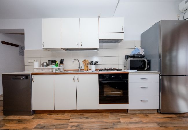 Appartement à Mundanije - Appartement dans Mundanije avec vue mer, terrasse, Climatisation, WIFI (3748-2) Appartement à Mundanije - Appartement dans Mundanije avec vue mer, terrasse, Climatisation, WIFI (3748-2)