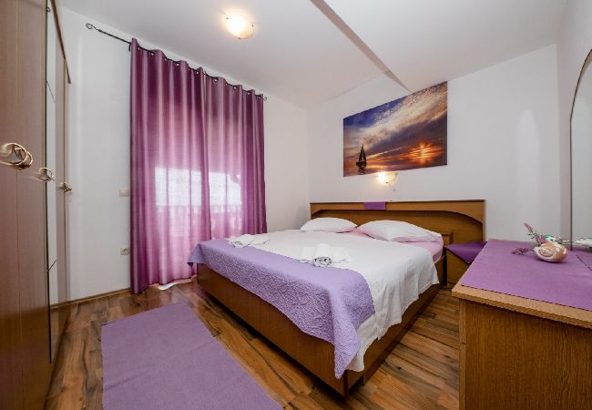 Appartement à Mundanije - Appartement dans Mundanije avec vue mer, terrasse, Climatisation, WIFI (3748-2) Appartement à Mundanije - Appartement dans Mundanije avec vue mer, terrasse, Climatisation, WIFI (3748-2)