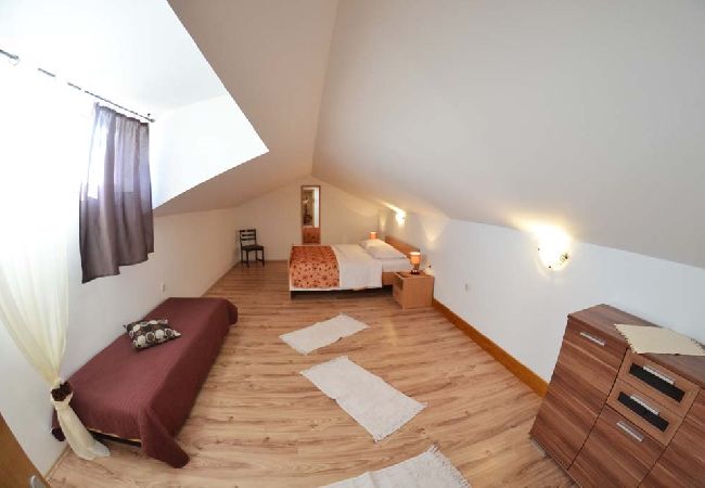 Appartement à Mundanije - Appartement dans Mundanije avec vue mer, terrasse, Climatisation, WIFI (3748-3) Appartement à Mundanije - Appartement dans Mundanije avec vue mer, terrasse, Climatisation, WIFI (3748-3)