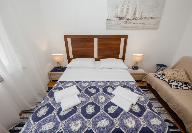 Appartement à Mundanije - Appartement dans Mundanije avec vue mer, terrasse, Climatisation, WIFI (3748-4) Appartement à Mundanije - Appartement dans Mundanije avec vue mer, terrasse, Climatisation, WIFI (3748-4)