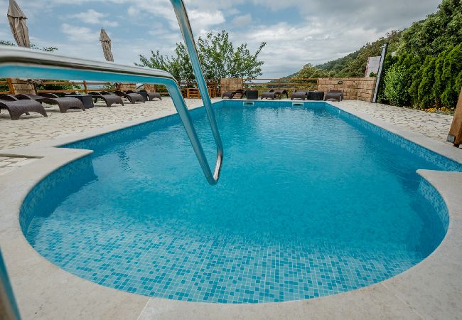 Appartement à Mundanije - Appartement dans Mundanije avec vue mer, terrasse, Climatisation, WIFI (3748-4) Appartement à Mundanije - Appartement dans Mundanije avec vue mer, terrasse, Climatisation, WIFI (3748-4)