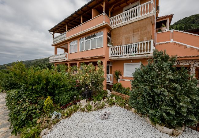 Appartement à Mundanije - Appartement dans Mundanije avec vue mer, terrasse, Climatisation, WIFI (3748-4) Appartement à Mundanije - Appartement dans Mundanije avec vue mer, terrasse, Climatisation, WIFI (3748-4)