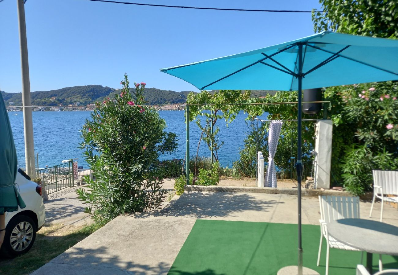 Appartement à Supetarska Draga - Appartement dans Supetarska Draga avec vue mer, terrasse, Climatisation, WIFI (3750-1)