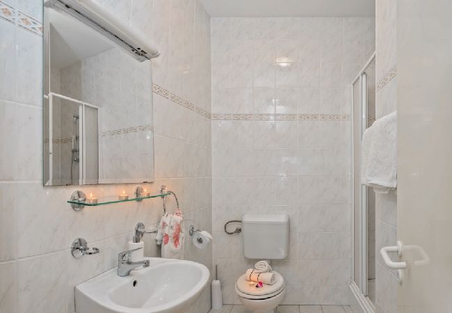 Chambres d'hôtes à Bol - Chambre dans Bol avec terrasse, Climatisation, WIFI (3758-4) Chambres d'hôtes à Bol - Chambre dans Bol avec terrasse, Climatisation, WIFI (3758-4)