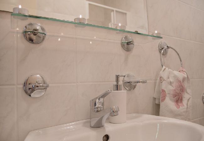 Chambres d'hôtes à Bol - Chambre dans Bol avec terrasse, Climatisation, WIFI (3758-4) Chambres d'hôtes à Bol - Chambre dans Bol avec terrasse, Climatisation, WIFI (3758-4)