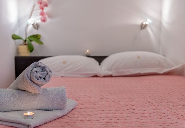 Chambres d'hôtes à Bol - Chambre dans Bol avec terrasse, Climatisation, WIFI (3758-4) Chambres d'hôtes à Bol - Chambre dans Bol avec terrasse, Climatisation, WIFI (3758-4)