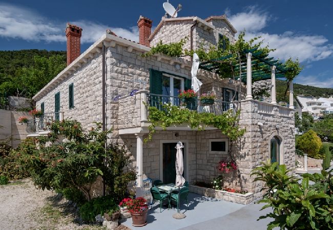 Chambres d'hôtes à Bol - Chambre dans Bol avec terrasse, Climatisation, WIFI (3758-4) Chambres d'hôtes à Bol - Chambre dans Bol avec terrasse, Climatisation, WIFI (3758-4)