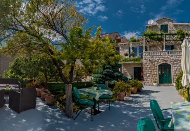 Chambres d'hôtes à Bol - Chambre dans Bol avec terrasse, Climatisation, WIFI (3758-4) Chambres d'hôtes à Bol - Chambre dans Bol avec terrasse, Climatisation, WIFI (3758-4)