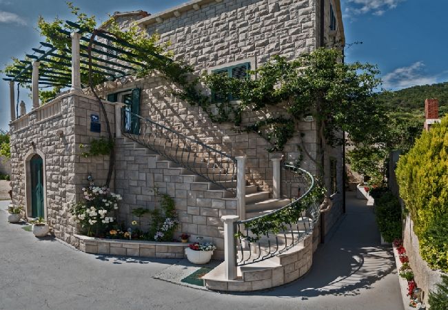 Chambres d'hôtes à Bol - Chambre dans Bol avec terrasse, Climatisation, WIFI (3758-4) Chambres d'hôtes à Bol - Chambre dans Bol avec terrasse, Climatisation, WIFI (3758-4)