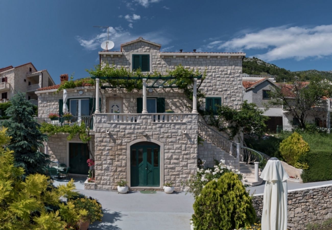 Chambres d'hôtes à Bol - Chambre dans Bol avec terrasse, Climatisation, WIFI (3758-4)