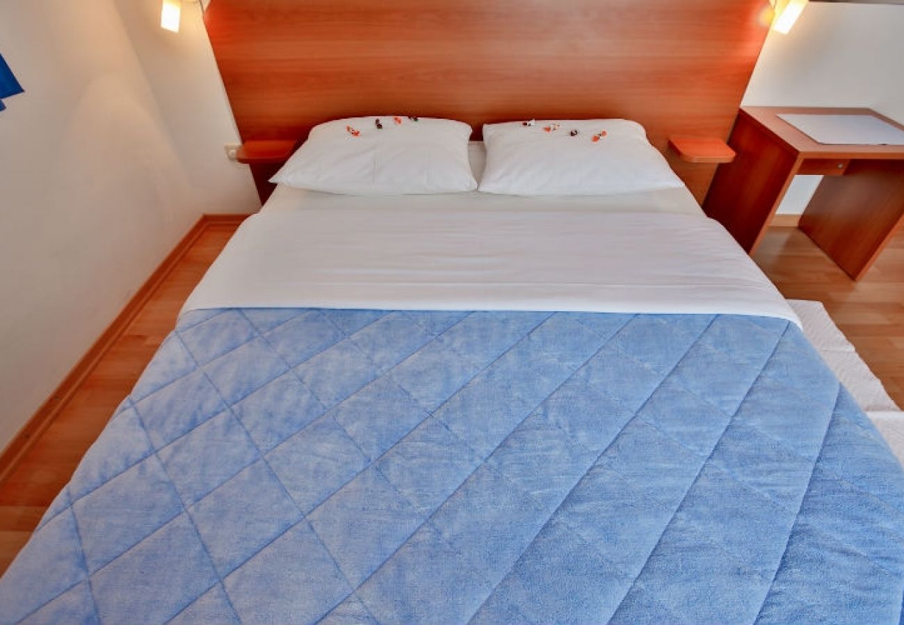 Chambres d'hôtes à Novalja - Chambre dans Novalja avec Balcon, Climatisation, WIFI (3764-2)