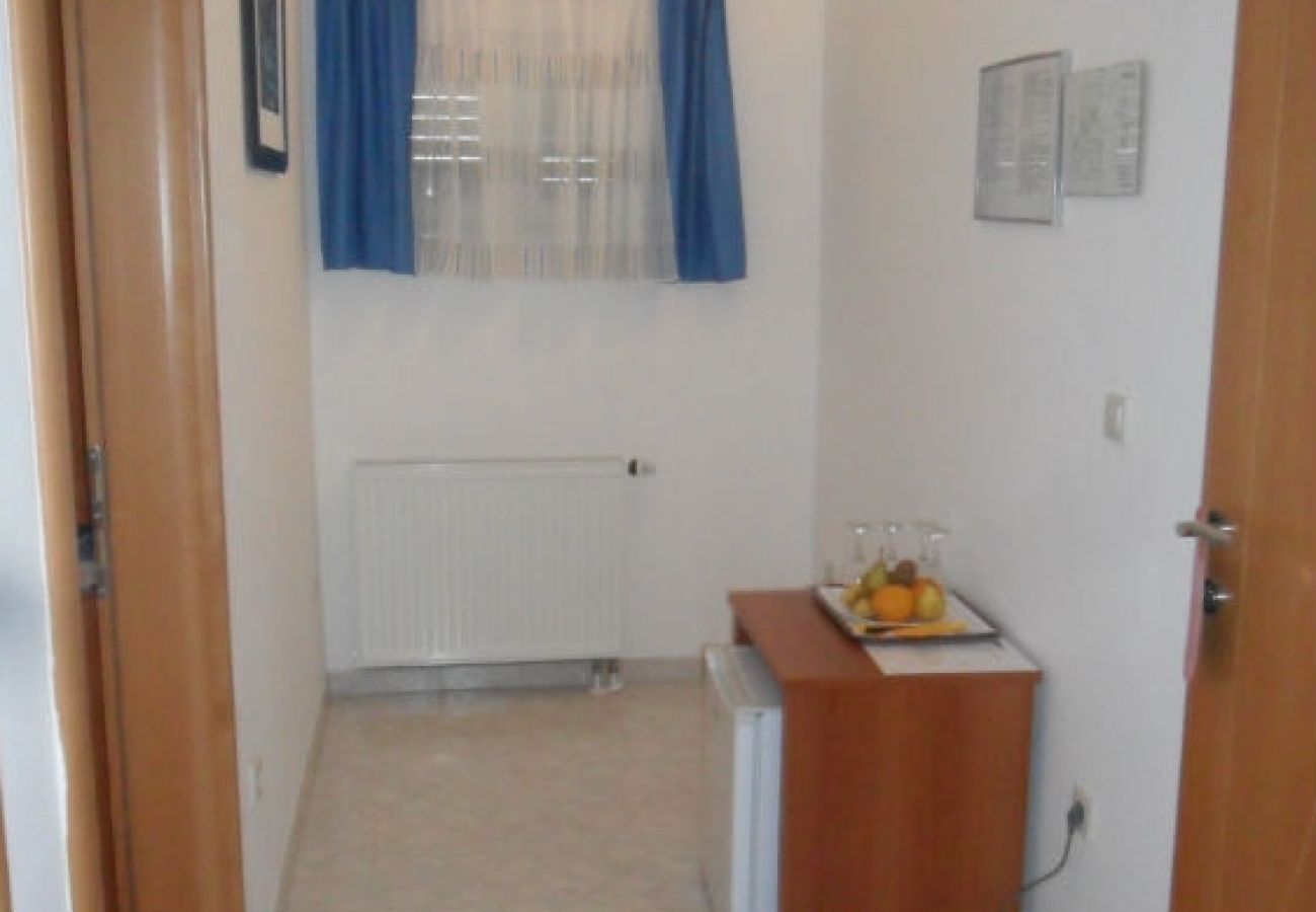 Chambres d'hôtes à Novalja - Chambre dans Novalja avec Balcon, Climatisation, WIFI (3764-2)