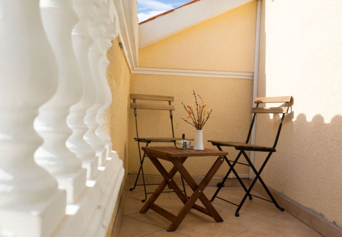 Chambres d'hôtes à Novalja - Chambre dans Novalja avec vue mer, Balcon, Climatisation, WIFI (3764-4)