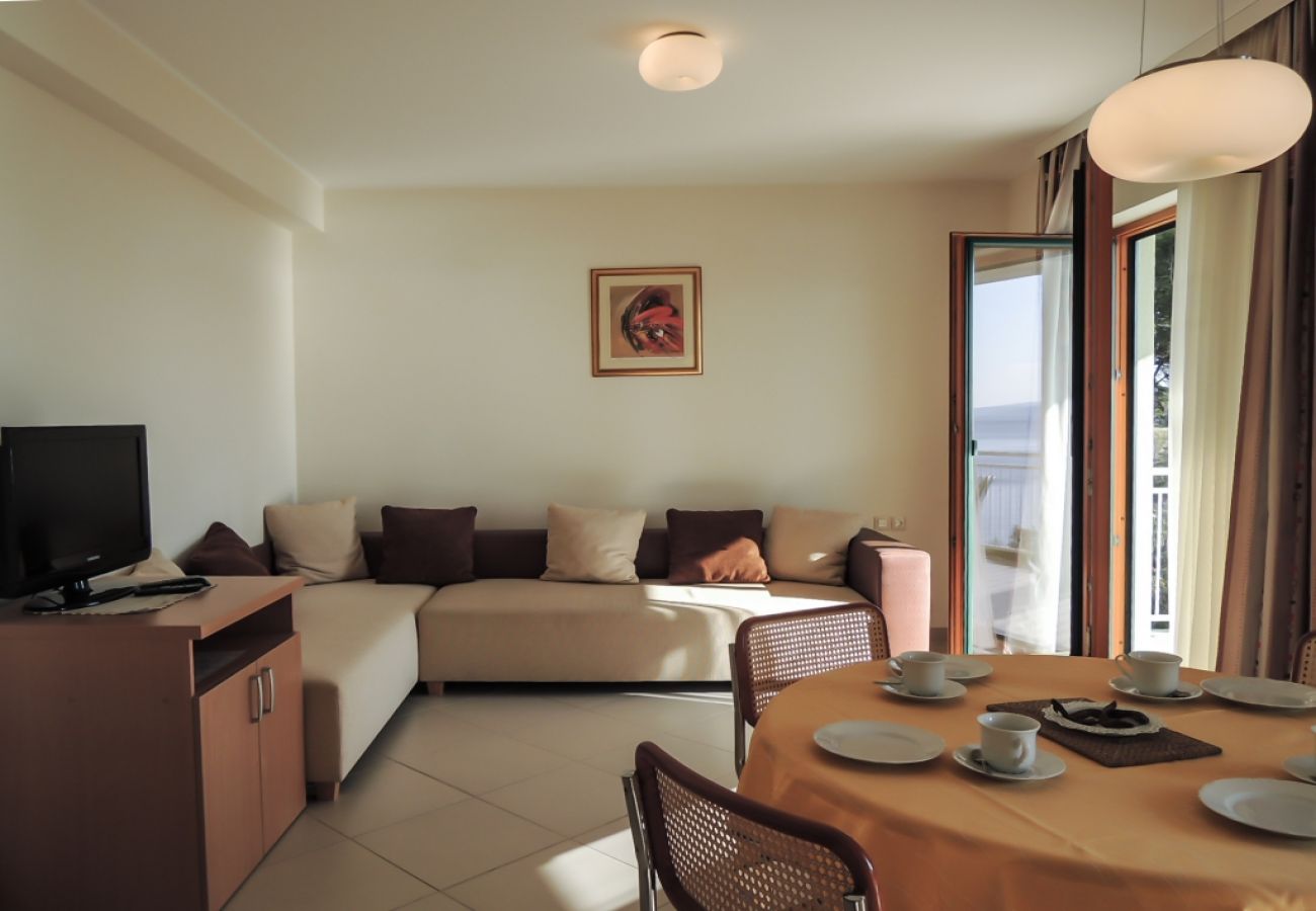 Appartement à Baška Voda - Appartement dans Baška Voda avec vue mer, Balcon, Climatisation, WIFI (3785-1)