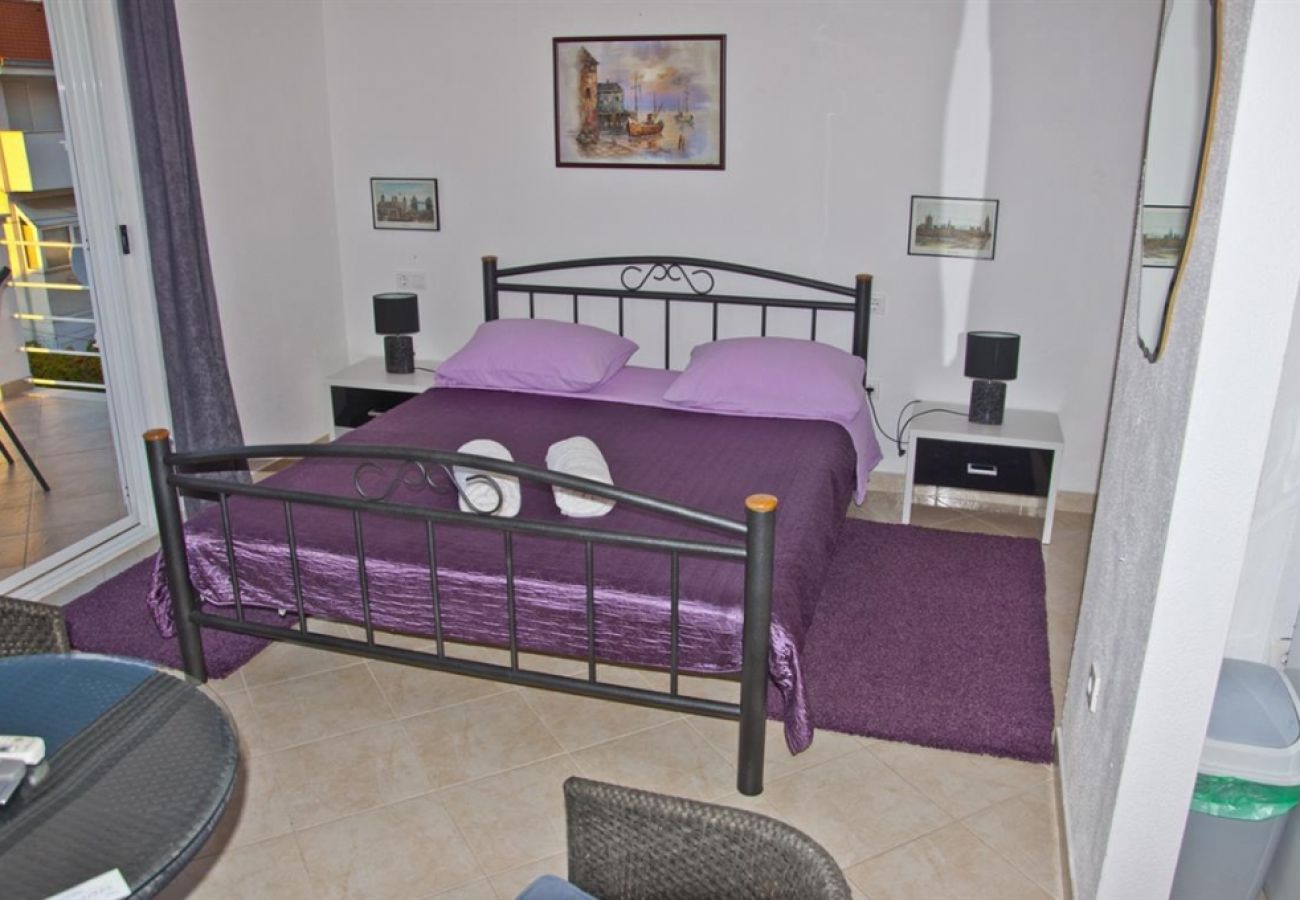 Appartement à Trogir - Appartement dans Trogir avec vue mer, terrasse, Climatisation, WIFI (3788-2)