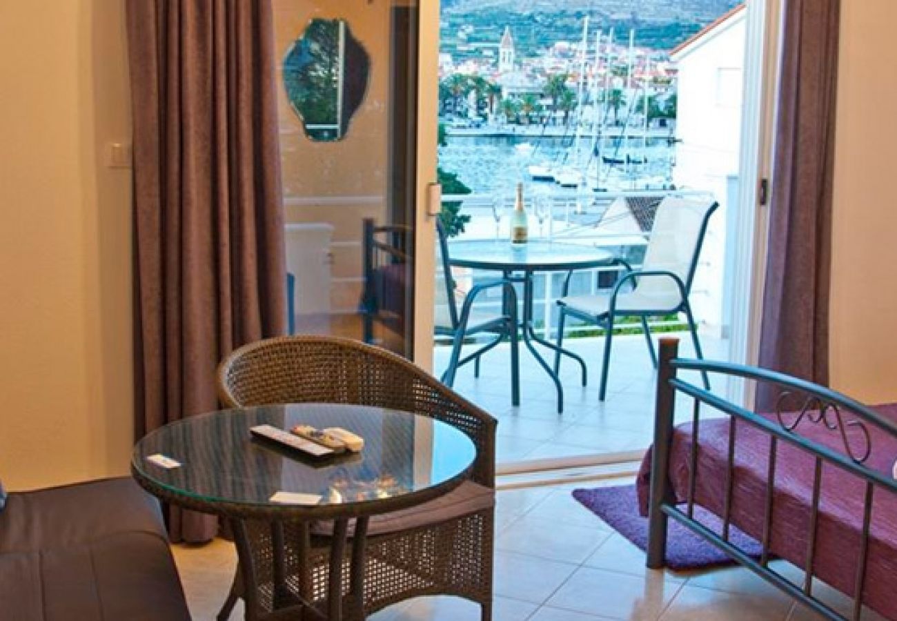 Appartement à Trogir - Appartement dans Trogir avec vue mer, terrasse, Climatisation, WIFI (3788-2)