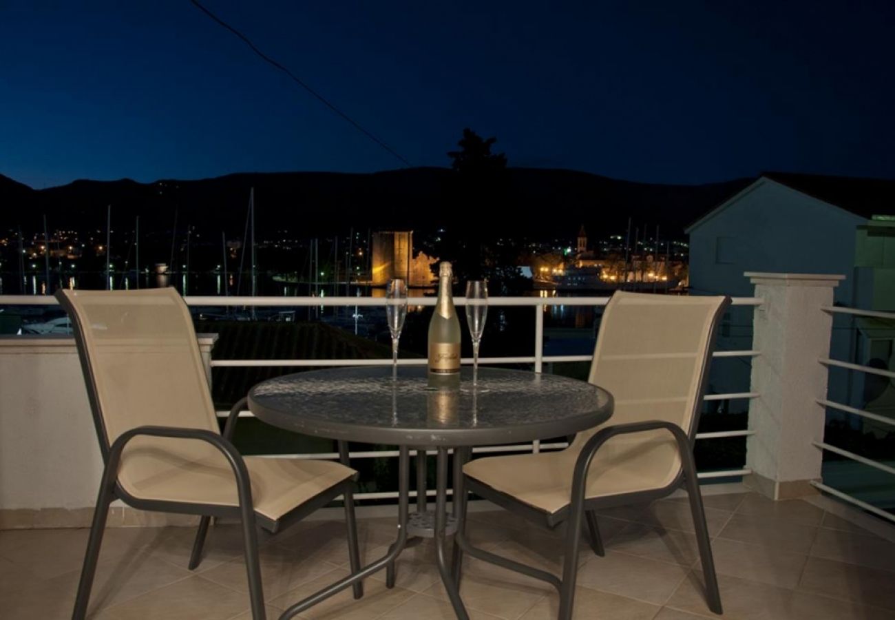 Appartement à Trogir - Appartement dans Trogir avec vue mer, terrasse, Climatisation, WIFI (3788-2)