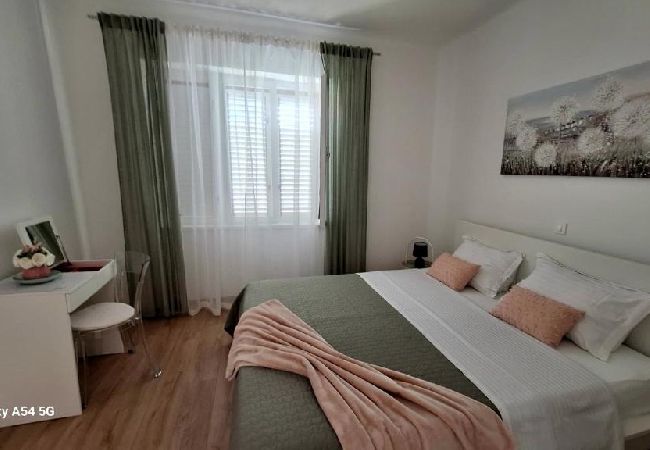 Appartement à Banjol - Appartement dans Banjol avec vue mer, terrasse, Climatisation, WIFI (3803-1) Appartement à Banjol - Appartement dans Banjol avec vue mer, terrasse, Climatisation, WIFI (3803-1)