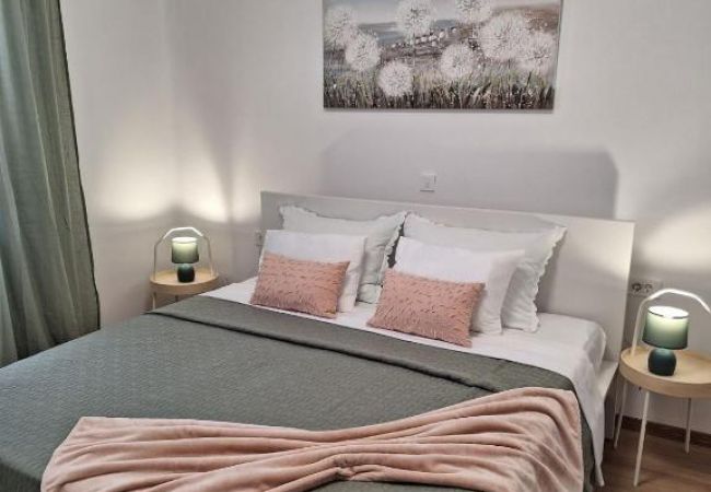 Appartement à Banjol - Appartement dans Banjol avec vue mer, terrasse, Climatisation, WIFI (3803-1) Appartement à Banjol - Appartement dans Banjol avec vue mer, terrasse, Climatisation, WIFI (3803-1)