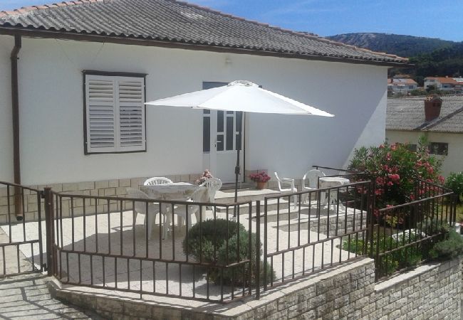 Appartement à Banjol - Appartement dans Banjol avec vue mer, terrasse, Climatisation, WIFI (3803-1) Appartement à Banjol - Appartement dans Banjol avec vue mer, terrasse, Climatisation, WIFI (3803-1)