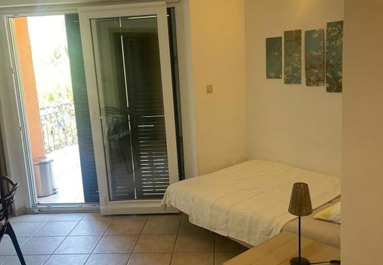 Appartement à Podgora - Appartement dans Podgora avec vue mer, terrasse, Climatisation, WIFI (3812-6)