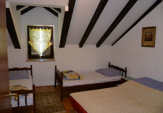 Appartement à Zlarin - Appartement dans Zlarin avec Balcon, WIFI, Machine à laver (3813-1) Appartement à Zlarin - Appartement dans Zlarin avec Balcon, WIFI, Machine à laver (3813-1)
