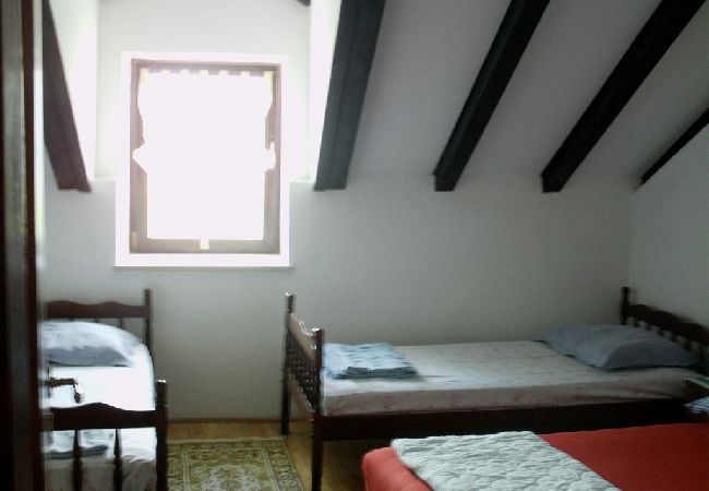 Appartement à Zlarin - Appartement dans Zlarin avec Balcon, WIFI, Machine à laver (3813-1) Appartement à Zlarin - Appartement dans Zlarin avec Balcon, WIFI, Machine à laver (3813-1)