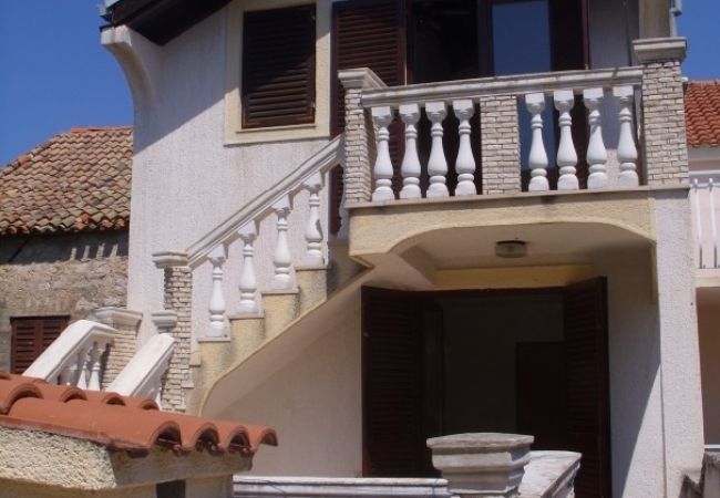 Appartement à Zlarin - Appartement dans Zlarin avec Balcon, WIFI, Machine à laver (3813-1) Appartement à Zlarin - Appartement dans Zlarin avec Balcon, WIFI, Machine à laver (3813-1)