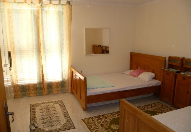 Appartement à Zlarin - Appartement dans Zlarin avec Balcon, WIFI, Machine à laver (3813-2) Appartement à Zlarin - Appartement dans Zlarin avec Balcon, WIFI, Machine à laver (3813-2)