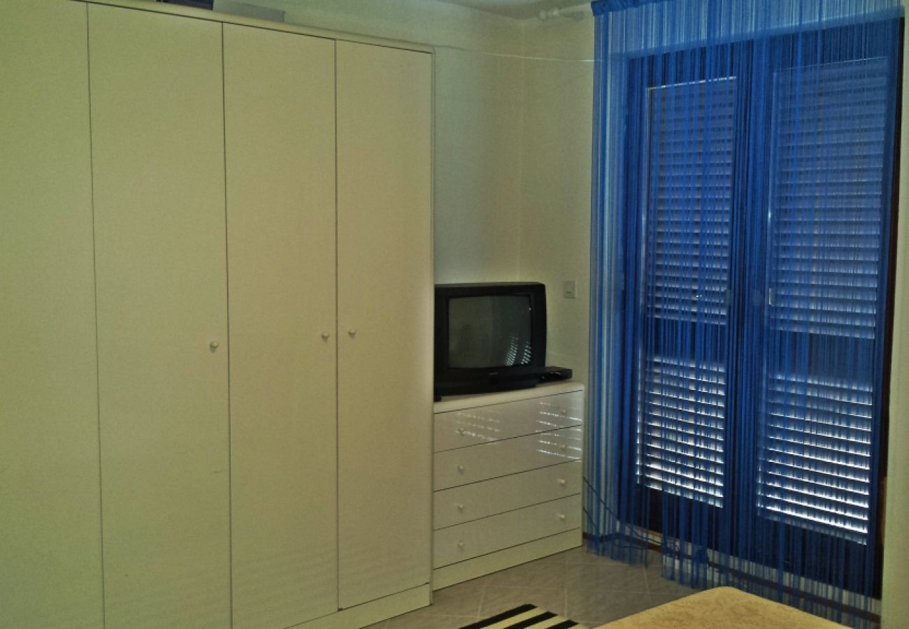 Appartement à Zlarin - Appartement dans Zlarin avec Balcon, WIFI, Machine à laver (3813-2)