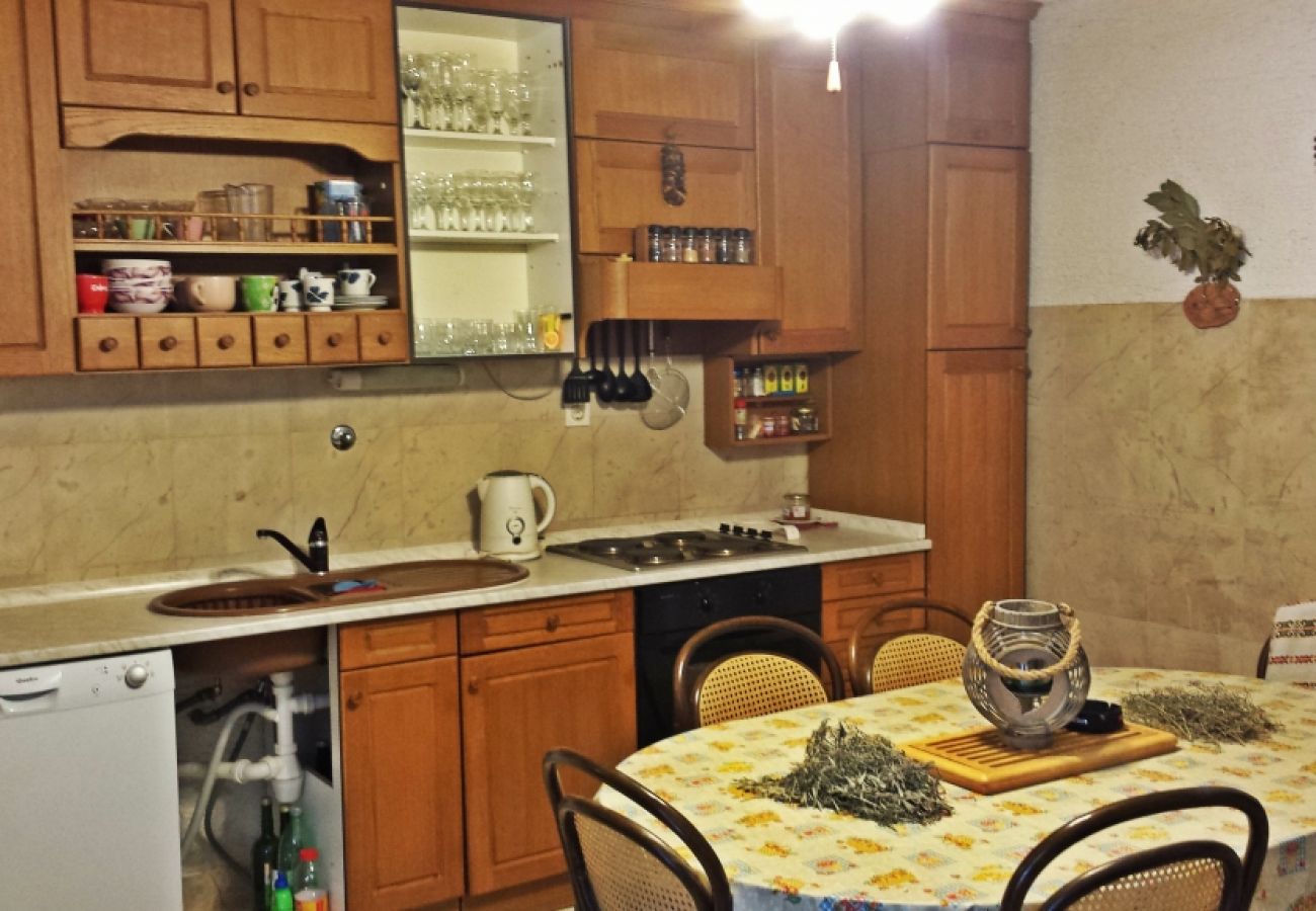 Appartement à Zlarin - Appartement dans Zlarin avec Balcon, WIFI, Machine à laver (3813-2)