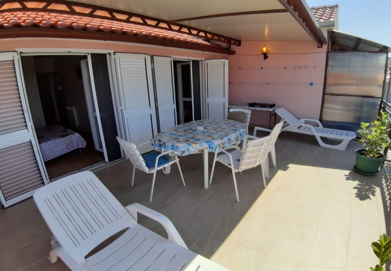 Appartement à Sibenik - Appartement dans Brodarica avec vue mer, terrasse, Climatisation, WIFI (3814-1)