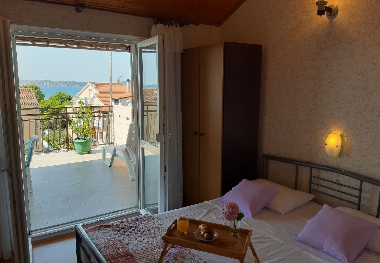 Appartement à Sibenik - Appartement dans Brodarica avec vue mer, terrasse, Climatisation, WIFI (3814-1)