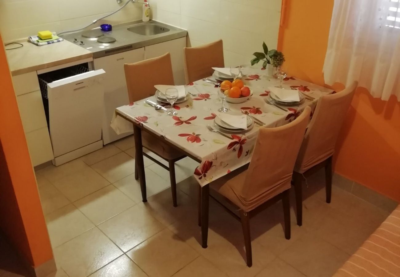 Appartement à Sibenik - Appartement dans Brodarica avec vue mer, Balcon, Climatisation, WIFI (3814-2)