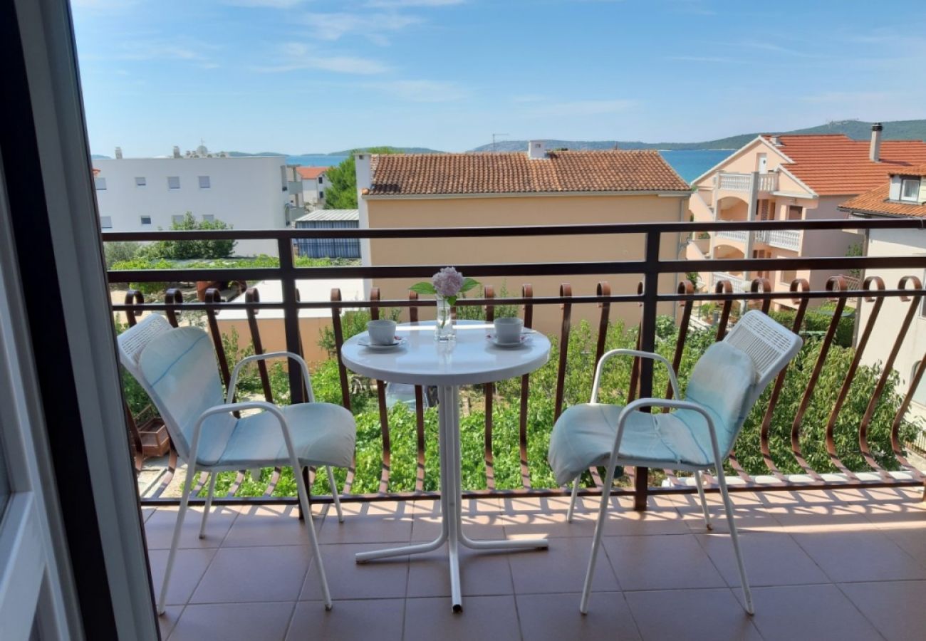 Appartement à Sibenik - Appartement dans Brodarica avec vue mer, Balcon, Climatisation, WIFI (3814-2)