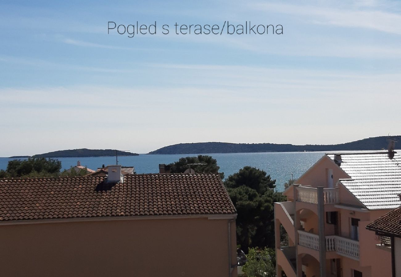 Appartement à Sibenik - Appartement dans Brodarica avec vue mer, Balcon, Climatisation, WIFI (3814-2)