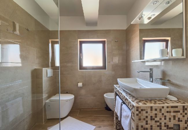 Appartement à Štinjan - Appartement dans Štinjan avec vue mer, terrasse, Climatisation, WIFI (3326-2) Appartement à Štinjan - Appartement dans Štinjan avec vue mer, terrasse, Climatisation, WIFI (3326-2)