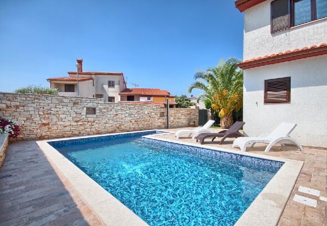 Appartement à Štinjan - Appartement dans Štinjan avec vue mer, terrasse, Climatisation, WIFI (3326-2) Appartement à Štinjan - Appartement dans Štinjan avec vue mer, terrasse, Climatisation, WIFI (3326-2)