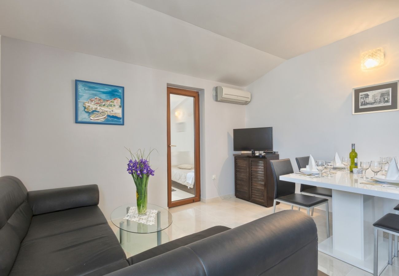 Appartement à Štinjan - Appartement dans Štinjan avec vue mer, terrasse, Climatisation, WIFI (3326-2)