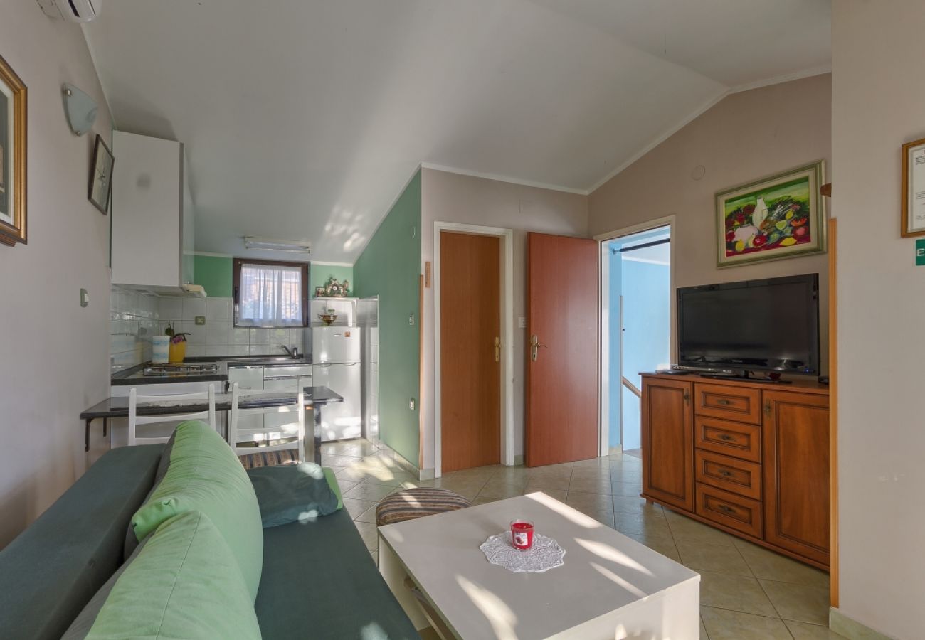 Appartement à Štinjan - Appartement dans Štinjan avec vue mer, Balcon, Climatisation, WIFI (3326-3)