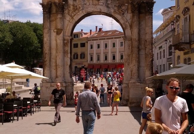 Appartement à Štinjan - Appartement dans Štinjan avec vue mer, Climatisation, WIFI, Machine à laver (3326-4) Appartement à Štinjan - Appartement dans Štinjan avec vue mer, Climatisation, WIFI, Machine à laver (3326-4)