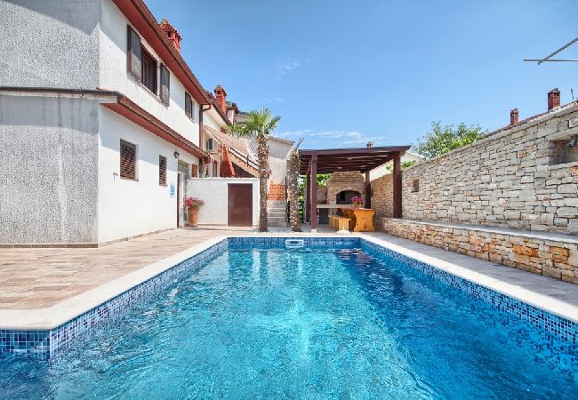 Appartement à Štinjan - Appartement dans Štinjan avec vue mer, Balcon, Climatisation, WIFI (3326-5) Appartement à Štinjan - Appartement dans Štinjan avec vue mer, Balcon, Climatisation, WIFI (3326-5)