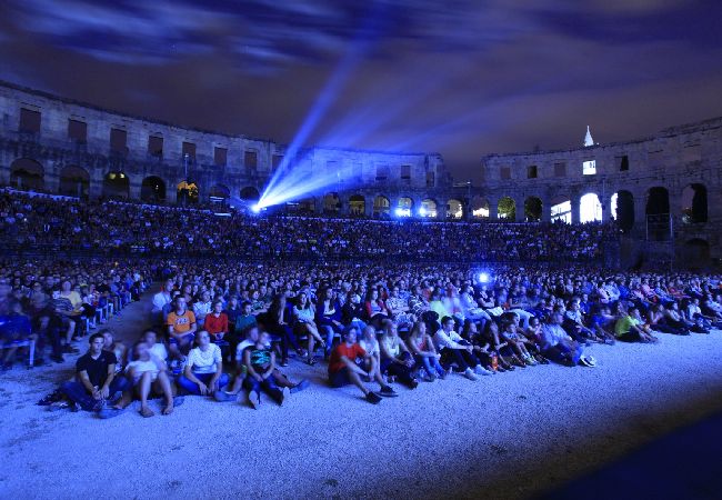 Appartement à Štinjan - Appartement dans Štinjan avec vue mer, Balcon, Climatisation, WIFI (3326-5) Appartement à Štinjan - Appartement dans Štinjan avec vue mer, Balcon, Climatisation, WIFI (3326-5)