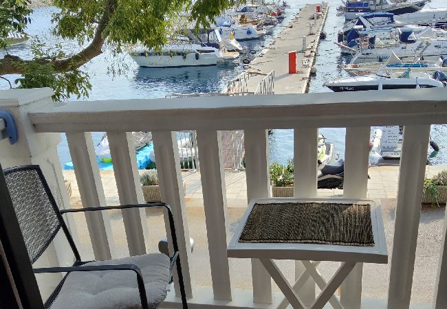 Appartement à Jadranovo - Appartement dans Jadranovo avec vue mer, Balcon, Climatisation, WIFI (3856-2) Appartement à Jadranovo - Appartement dans Jadranovo avec vue mer, Balcon, Climatisation, WIFI (3856-2)